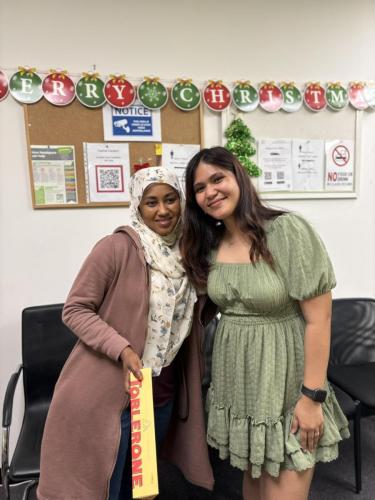 Diane and hager chrismatas photo-min